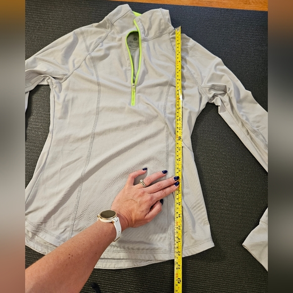 Long sleeve old navy athletic top - Picture 2 of 8